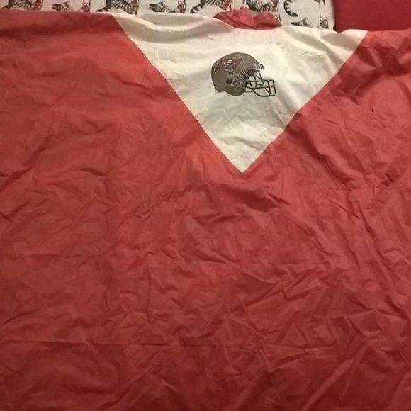 Last One Adult TAMPA BAY BUC"S PVC RAIN PANCHO - Picture 4 of 8